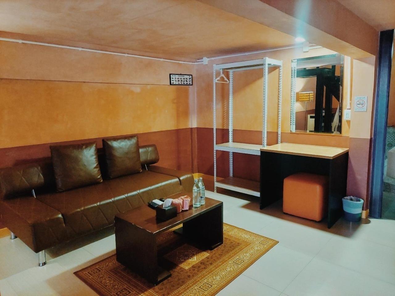 Retro Box Hotel Chumphon Eksteriør billede