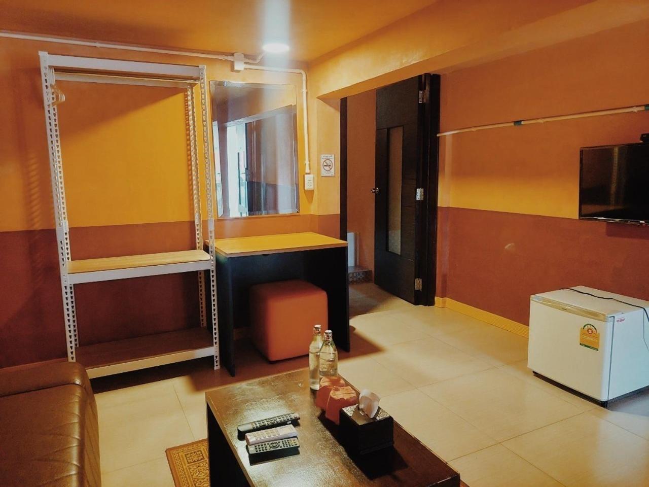 Retro Box Hotel Chumphon Eksteriør billede