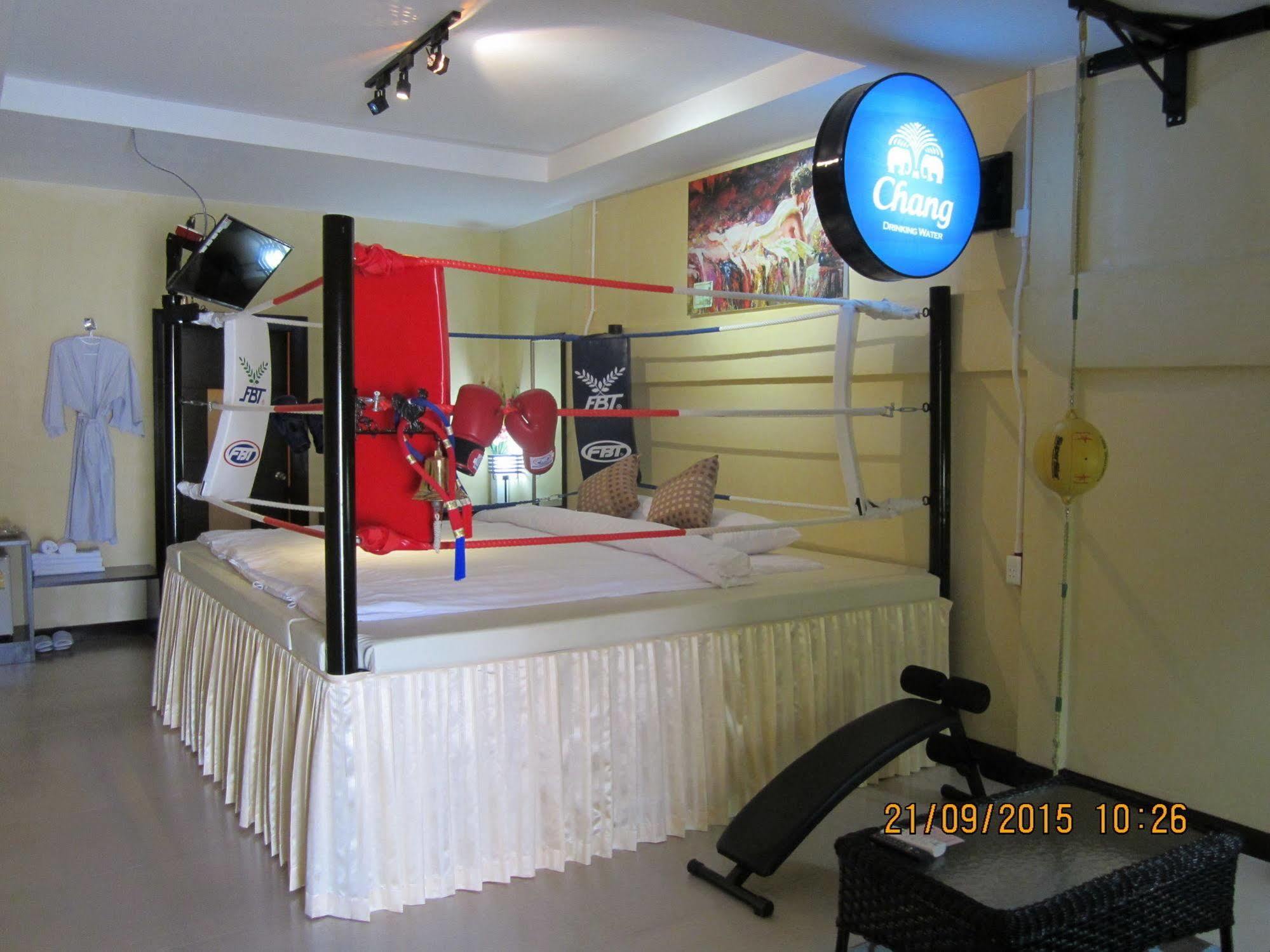 Retro Box Hotel Chumphon Eksteriør billede